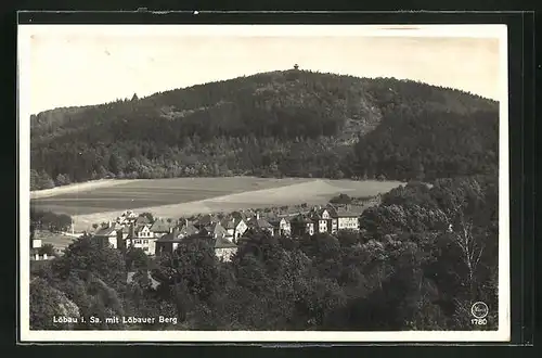 AK Löbau i. Sa., Totalansicht mit Löbauer Berg