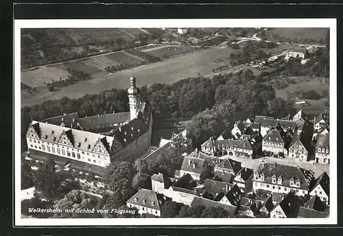 Foto-AK Weikersheim, Ortsansicht mit Schloss vom Flugzeug aus