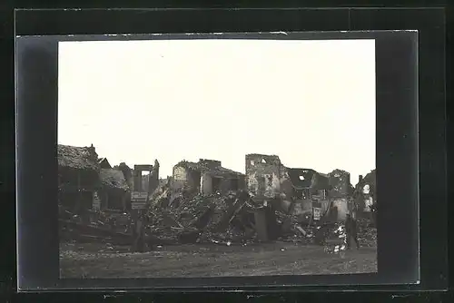 Foto-AK Bapaume, Partie im zerstörten Ort, 1. Weltkrieg