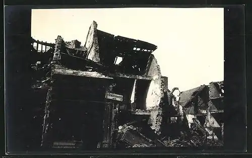 Foto-AK Bapaume, Partie im zerstörten Ort, 1. Weltkrieg