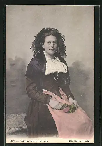 AK Schweiz, Alte Bernertracht, Junge Frau mit Blume in der Hand