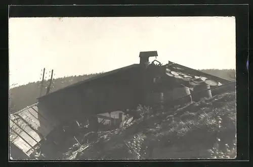 Foto-AK Motiv einer entgleisten Eisenbahn