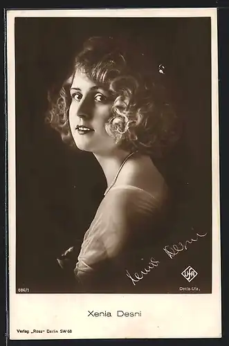 AK Schauspielerin Xenia Desni mit lockigen Haaren