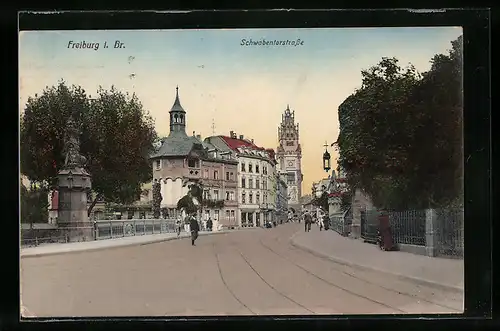 AK Freiburg i. Br., Schwabentorstrasse mit Passanten