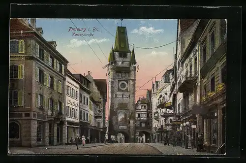 AK Freiburg i. Br., Kaiserstrasse am Tor mit Geschäften