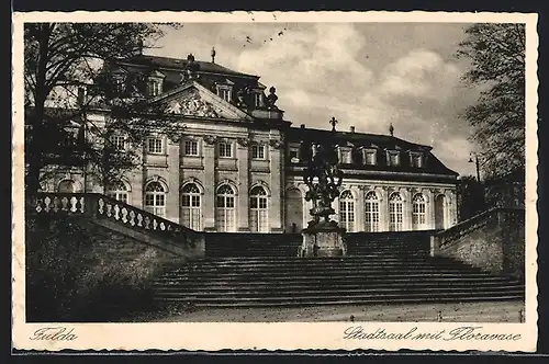 AK Fulda, Stadtsaal mit Floravase