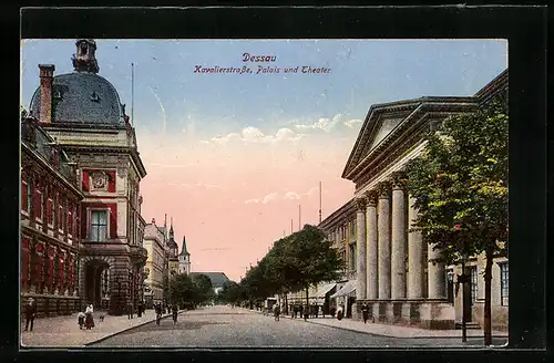 AK Dessau, Kavalierstrasse mit Herzogl. Palais und Hoftheater