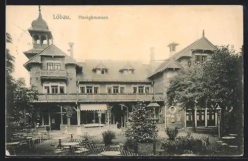 AK Löbau, Honigbrunnen in Totalansicht