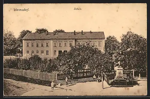 AK Wermsdorf, Schulgebäude mit Bäumen