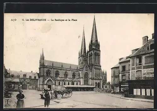 AK La Délivrande, La basilique et la place