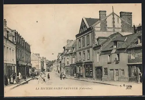 AK La Riviere-Saint-Sauveur, Une Rue