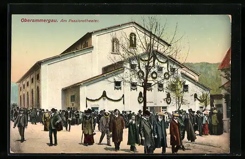 AK Oberammergau, Am Passionstheater mit Menschenmenge