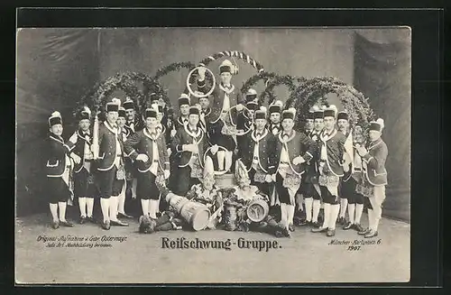 AK München, Reifschwung-Gruppe beim Schäfflertanz 1907, Volkstanz
