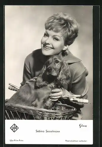 AK Schauspielerin Sabina Sesselmann mit Hund
