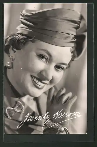 AK Schauspielerin Jarmila Ksirova mit einem Hut