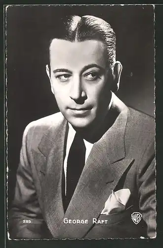 AK Schauspieler George Raft mit Taschentuch in Anzugtasche