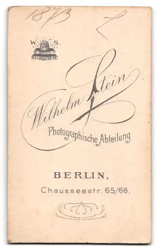 Fotografie Wilhelm Stein, Berlin, Portrait junge Frau in hübscher Bluse