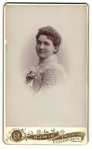 Fotografie H. Imig, Zwickau, Portrait bürgerliche Dame im zeitgenössischen Kleid