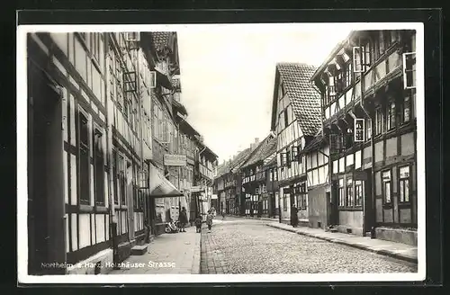 AK Northeim a. Harz, Blick in die Holzhäuser Strasse mit altdt. Fachwerkhäusern