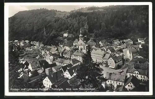 AK Berneck / Fichtelgeb., Blick vom Sonnentempel auf die Ortschaft