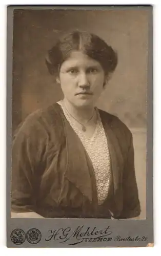 Fotografie H. G. Mehlert, Itzehoe, Portrait junge Dame mit moderner Frisur