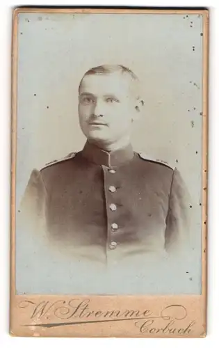 Fotografie W. Stremme, Corbach, Portrait Soldat in Uniform