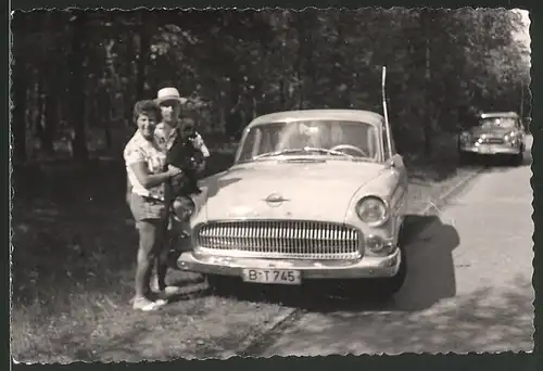 Fotografie Auto Opel Rekord, PKW mit Kfz-Kennzeichen Berlin