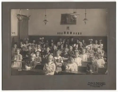 Fotografie Richard Schneider, Berlin, Ansicht Berlin-Lichterfelde, Klassenfoto in einer Mädchenschule