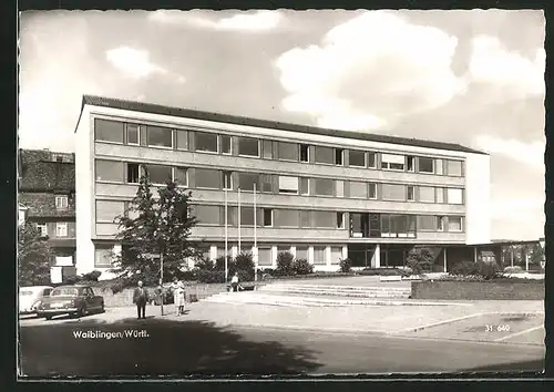AK Waiblingen / Württ., Blick auf ein modernes Gebäude
