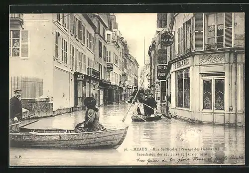 AK Meaux, Inondation 1910, Rue St-Nicolas, Passge des Habitants, Strassenpartie bei Hochwasser