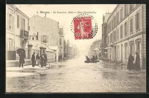 AK Meaux, Inondation 1910, Rue Gambetta, Strassenpartie bei Hochwasser