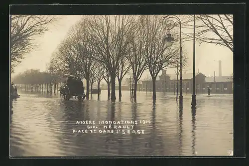AK Angers, Inondations 1910, Boulevard Hérault, Place et Gare St-Serge, Hochwasser