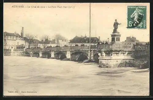 AK Auxerre, Hochwasser / Crue de 1910, Le Pont Paul-Bert