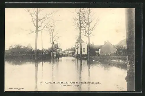 AK Conflans-sur-Seine, Hochwasser / Crue de la Seine 1910, L`Entrée du Village