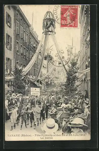 AK Tarare, Turnfest / Fete Gymnastique des 29 et 30 Juin 1912, Le Défilé, Gruppe im Festzug