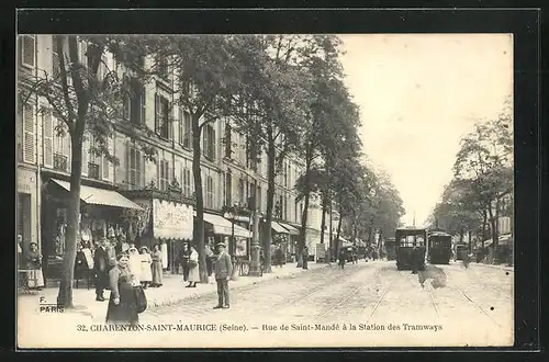 AK Charenton-Saint-Maurice, Rue de Saint-Mandé à la Station des Tramways, Strassenbahn-Haltestelle