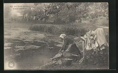 AK Les bords du Cher, Une lavandière, Waschfrau