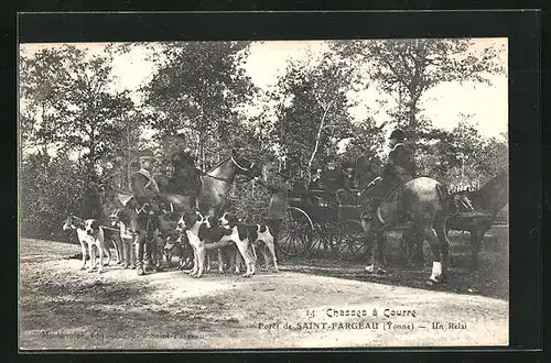 AK Saint-Fargeau, Forêt de Saint-Fargeau, Chasse à Courre, Un Relai