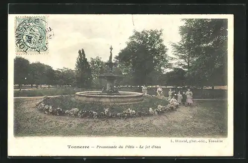 AK Tonnerre, Promenade du Patis, Le jet d'eau