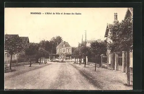 AK Migennes, L'Hotel de Ville et Avenue des Ecoles