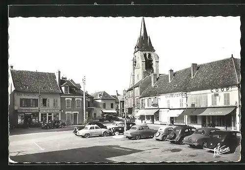 AK Pont-sur-Yonne, La place Eugène Petit l`église