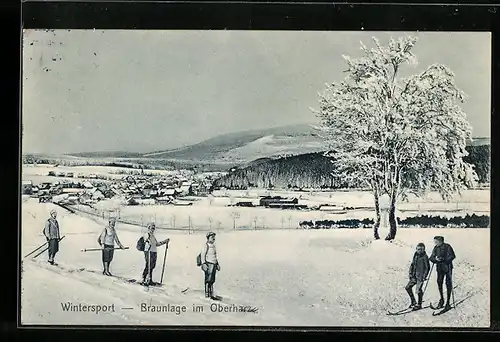 AK Braunlage /Harz, Ortsansicht mit Skiläufern
