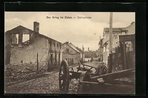 AK Stallupönen, Strassenpartie mit Ruinen und Wagen