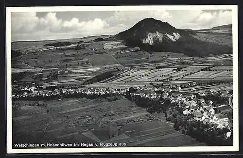 AK Welschingen /Hegau, Ortsansicht mit Hohenhöwen vom Flugzeug aus