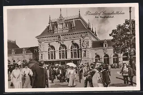 AK Düsseldorf, Am Hauptbahnhof, mit Passanten und Strassenverkäufer
