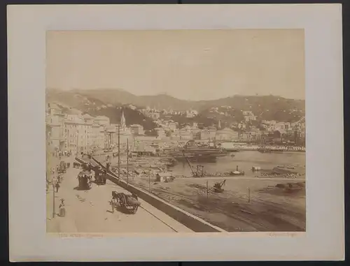 Fotografie Edizioni Brogi, Ansicht Genova / Genua, Hafenpartie mit Panorama der Stadt, Pferdebahn auf der Promenade
