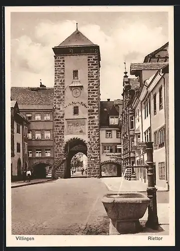 AK Villingen, Riettor mit Brunnen