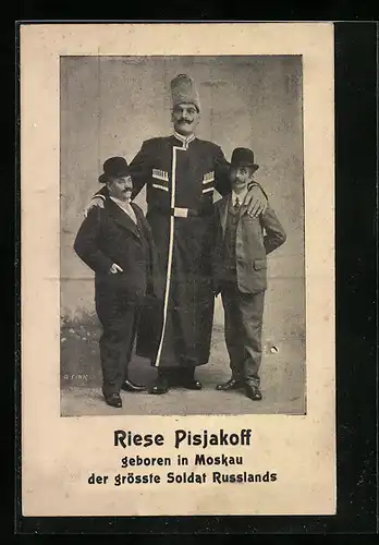 AK Riese Pisjakoff, der grösste Soldat Russlands neben zwei durchschnittlichen grossen Männern