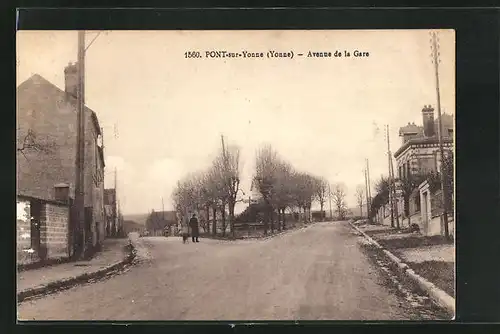 AK Pont-sur-Yonne, Avenue de la Gare, Strassenpartie