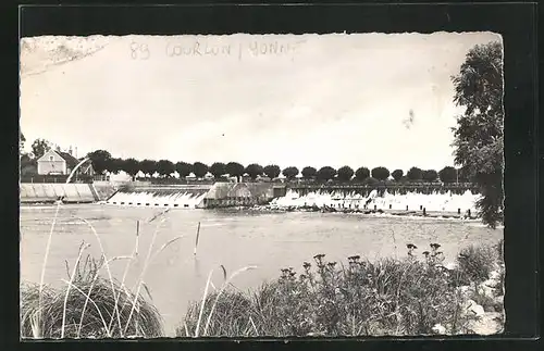 AK Courlon-sur-Yonne, vue et le Barrage